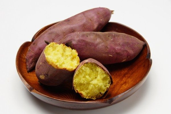 Khoai lang là một loại thực phẩm giúp bé phát triển chiều cao