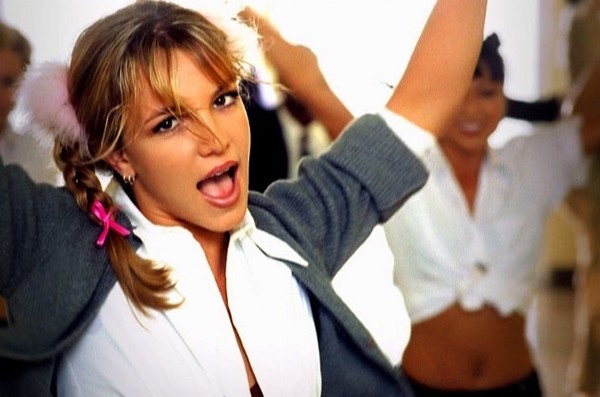 baby one more time 1 - Điểm danh 5 sân khấu hoành tráng nhất lịch sử của Britney với “Baby one more time”