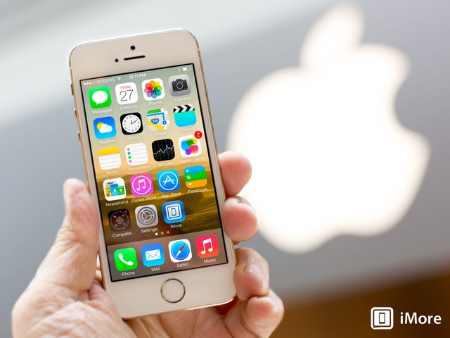 Giá iPhone 5s xách tay rục rịch chờ giảm