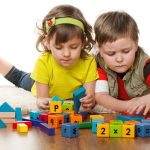 7 loai do choi cho be 5 tuoi phat trien toan dien 150x150 - Những lợi ích của đồ chơi đóng vai đối với trẻ