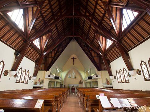 Nhà thờ Domaine de Marie, Đà Lạt và dấu ấn kiến trúc 70 năm tuổi nha tho domaine de marie da lat va dau an kien truc 70 nam tuoi 2 - Nhà thờ Domaine de Marie, Đà Lạt và dấu ấn kiến trúc 70 năm tuổi