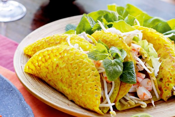 Bánh xèo Nha Trang vàng ruộm, bắt mắt