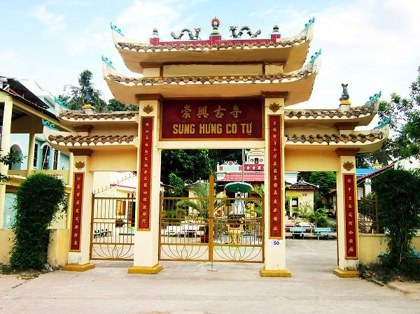 chua sung hung phu quoc 1 600x449 - Chùa Sùng Hưng Phú Quốc - Ngôi chùa bình yên trên đảo Ngọc