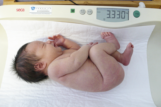 can nang cua tre so sinh du thang - Bảng chỉ số cân nặng trẻ sơ sinh quan trọng và cần thiết như thế nào?