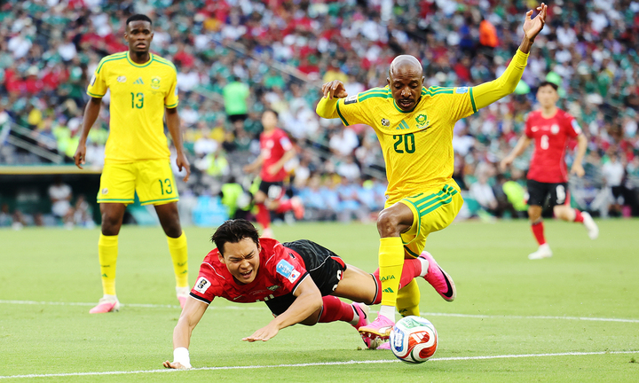 Thắng Hàn Quốc 1-0, Nam Phi lần đầu tiên qua vòng bảng World Cup